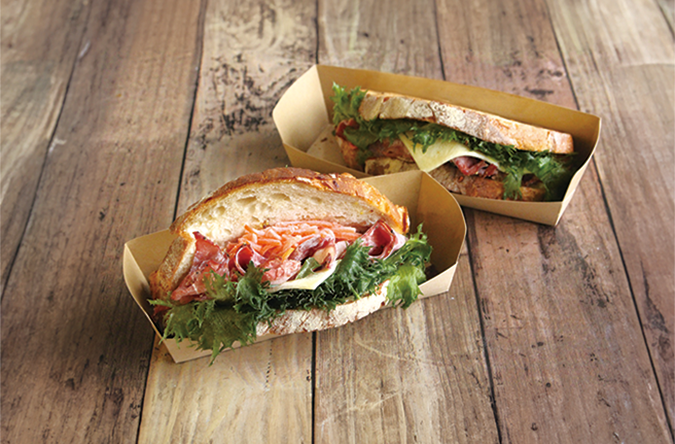 【サンドイッチ】魅力的な商品・売り場作りにオススメ!具材を魅せる、クラフトトレー【脱プラ・紙トレー】