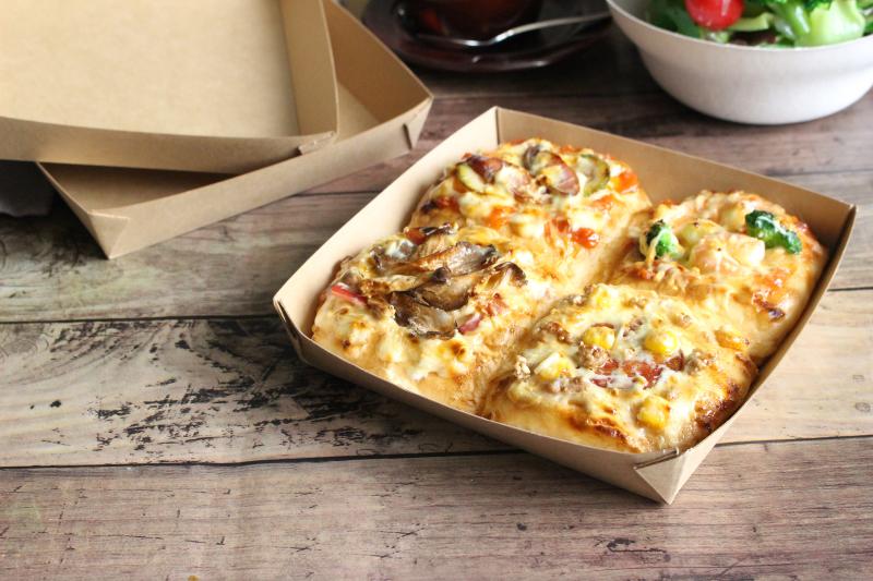 【ベーカリー】売り場で目を惹く！焼成できる大型紙製トレー【シェア・ピザ】