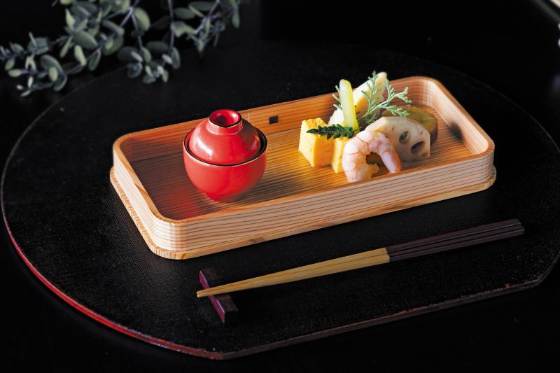 小さなお椀型の蓋付陶器