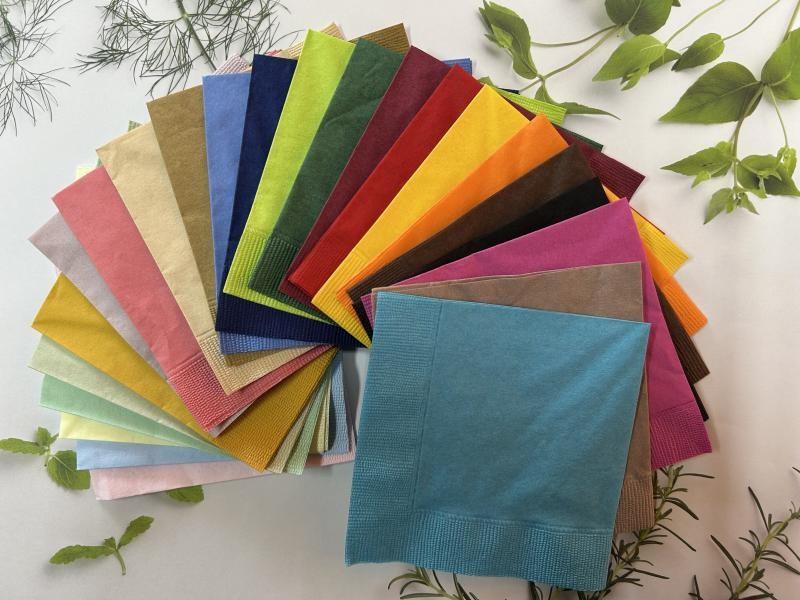 圧倒的27色展開！空間演出を変える「カラーナプキン」の力