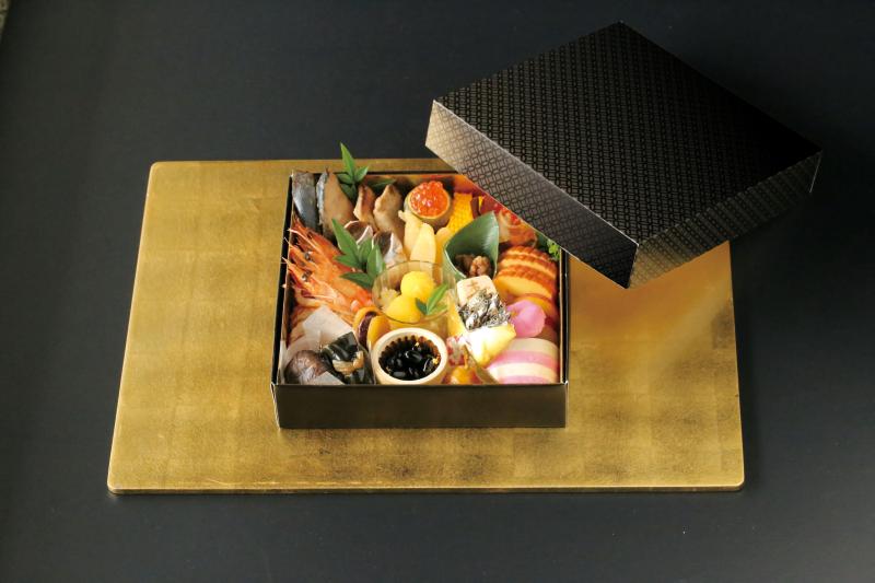 業界初の金探・レンジ対応「高輝度金紙」を使用 ー おせちBOX ー