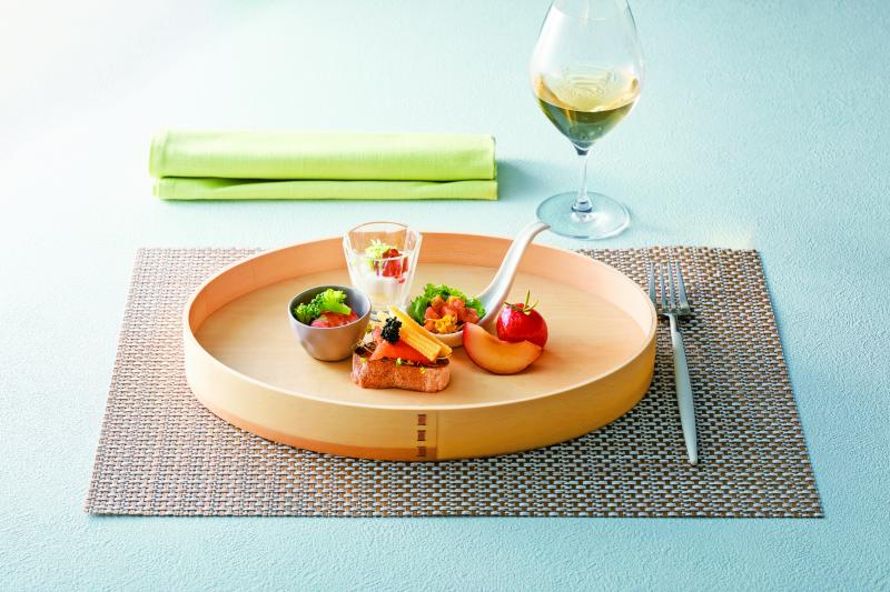 お値打ち価格を実現した　白木のわっぱのお皿